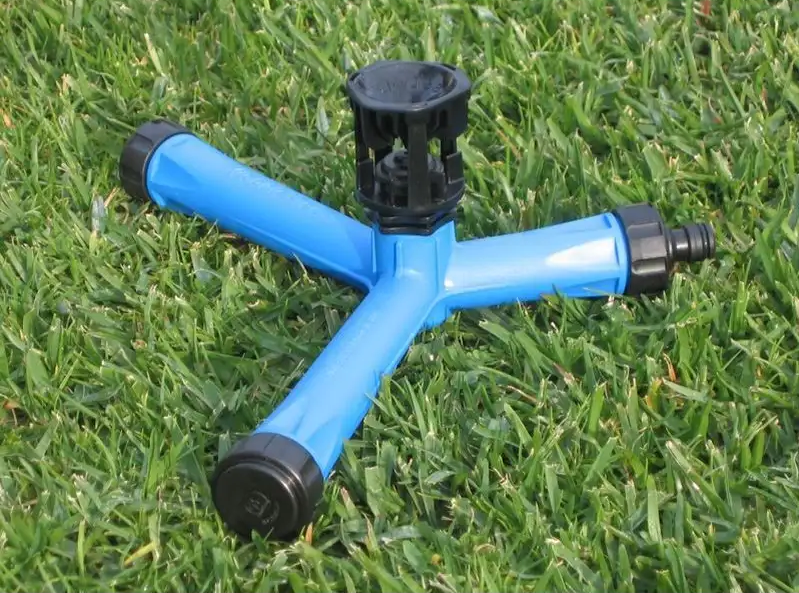 Wobble Tee Sprinkler with Base